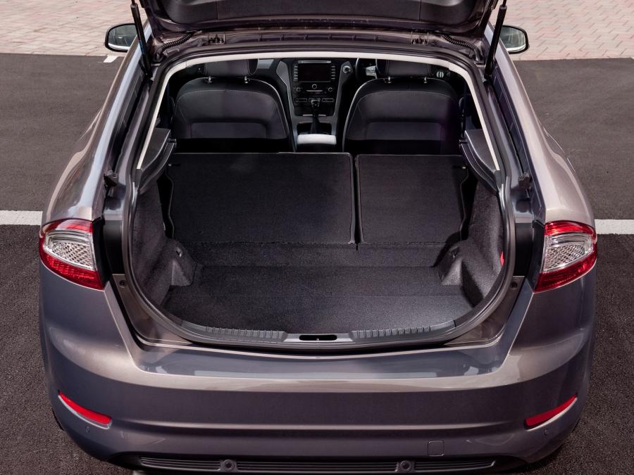  Ford Mondeo Hatchback 2010 года  (UK) (фото 12 из 16)